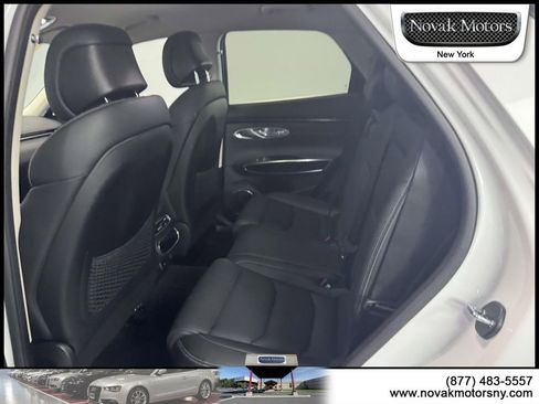 Used 2025 Genesis GV70 2.5T AWD/4WD image 12