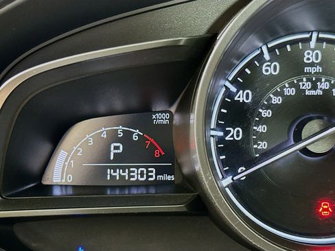 Used 2017 MAZDA MAZDA3 Touring FWD image 18