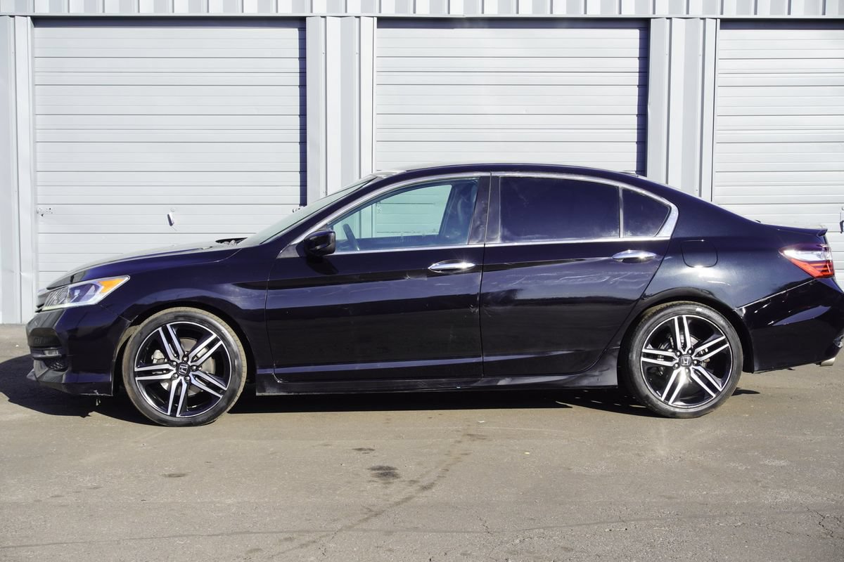 Used 2017 Honda Accord Sport image 2