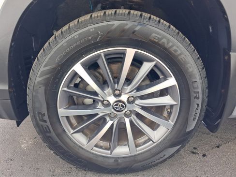 Used 2017 Toyota Highlander XLE image 14