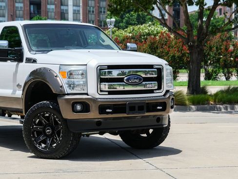 Used 2015 Ford F250 King Ranch w/ FX4 Off-Road Package AWD/4WD image 3