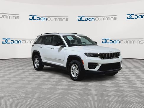 Used 2024 Jeep Grand Cherokee Laredo w/ Luxury Tech Group I AWD/4WD image 2