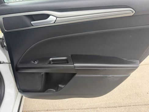 Used 2019 Ford Fusion SE FWD image 26