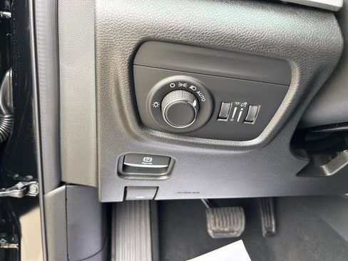 New 2025 Jeep Grand Cherokee Laredo X w/ Luxury Tech Group I image 18