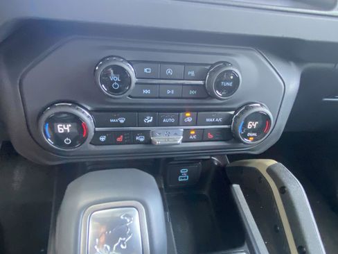 New 2025 Ford Bronco Badlands image 17