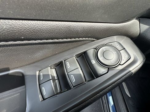 Used 2023 Chevrolet Traverse LT FWD image 13