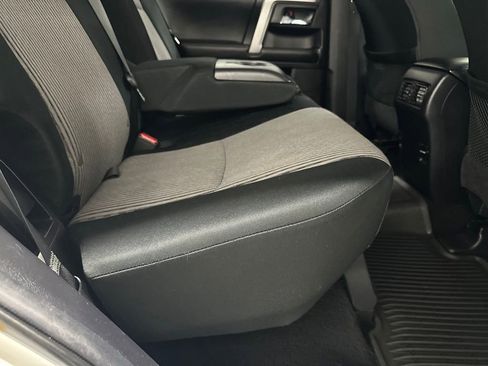 Used 2015 Toyota 4Runner SR5 AWD/4WD image 49