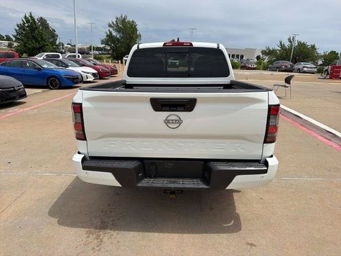 Certified 2025 Nissan Frontier SV w/ SV Convenience Package RWD image 4