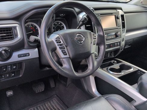 Used 2017 Nissan Titan PRO-4X w/ Pro-4x Convenience Package image 9