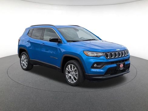 Used 2024 Jeep Compass Latitude w/ Sun and Sound Group image 1