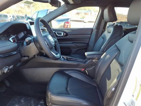 New 2026 Jeep Compass Latitude image 7