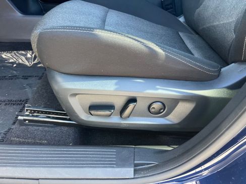 Used 2025 Nissan Rogue SV image 22