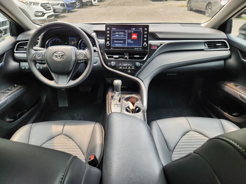 Used 2023 Toyota Camry SE w/ Cold Weather Package FWD image 8