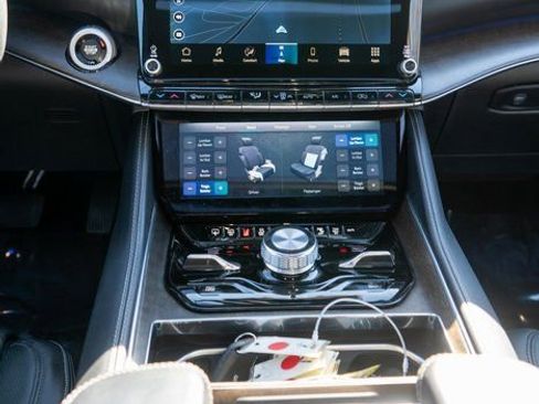 Used 2023 Jeep Grand Wagoneer 4WD w/ Flexible Seating Group image 26