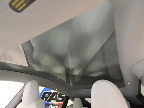 Used 2023 Tesla Model Y AWD image 40