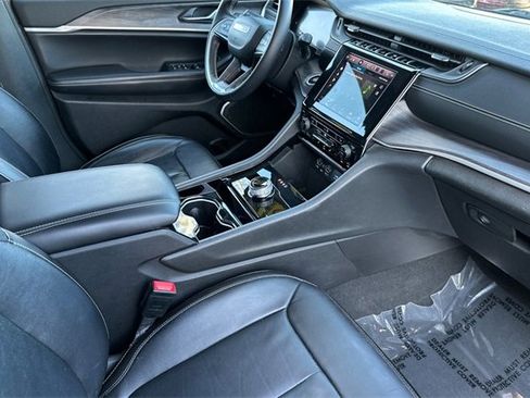 Certified 2022 Jeep Grand Cherokee Limited image 17