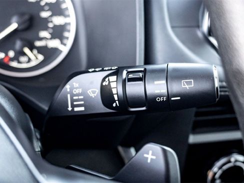 Used 2025 Nissan Rogue S image 21