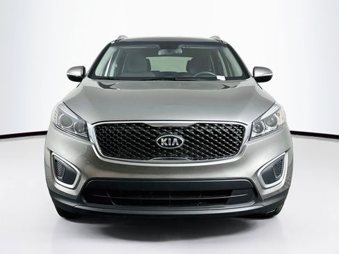 Used 2016 Kia Sorento FWD w/ LX Convenience Package image 2