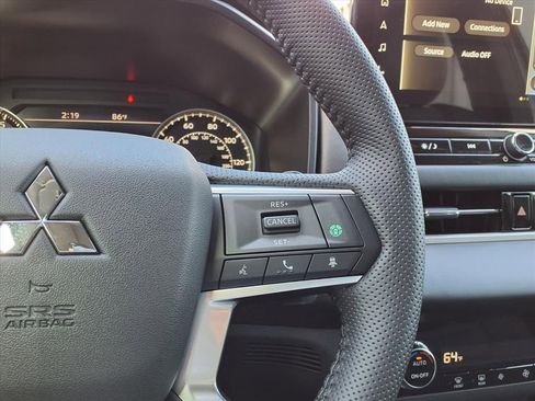 Used 2025 Mitsubishi Outlander AWD image 17