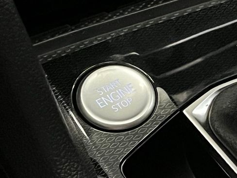 New 2025 Volkswagen Taos SE image 14