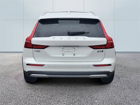 Certified 2025 Volvo V60 B5 Cross Country Plus image 5