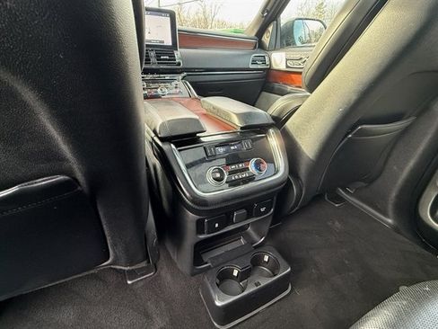 Used 2020 Lincoln Navigator Reserve w/ Luxury Package image 28