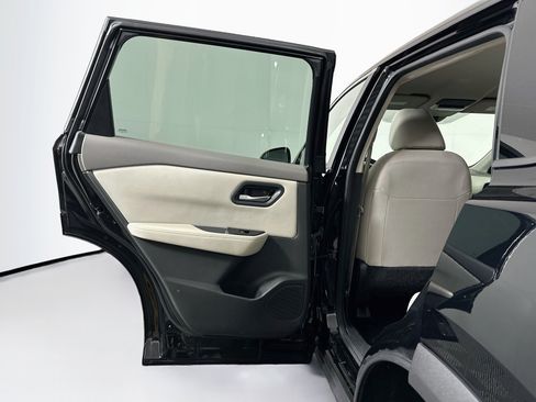 Used 2025 Nissan Rogue SV FWD image 25