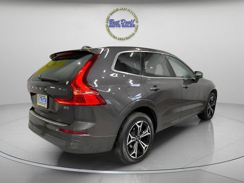 Used 2022 Volvo XC60 B5 Momentum w/ Climate Package image 5