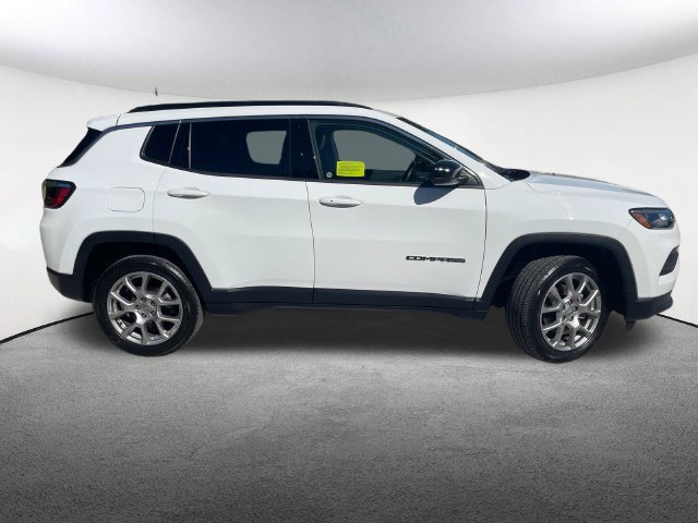 Used 2022 Jeep Compass Latitude w/ Sun and Sound Group AWD/4WD image 18