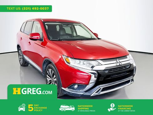 Used 2019 Mitsubishi Outlander SE image 1