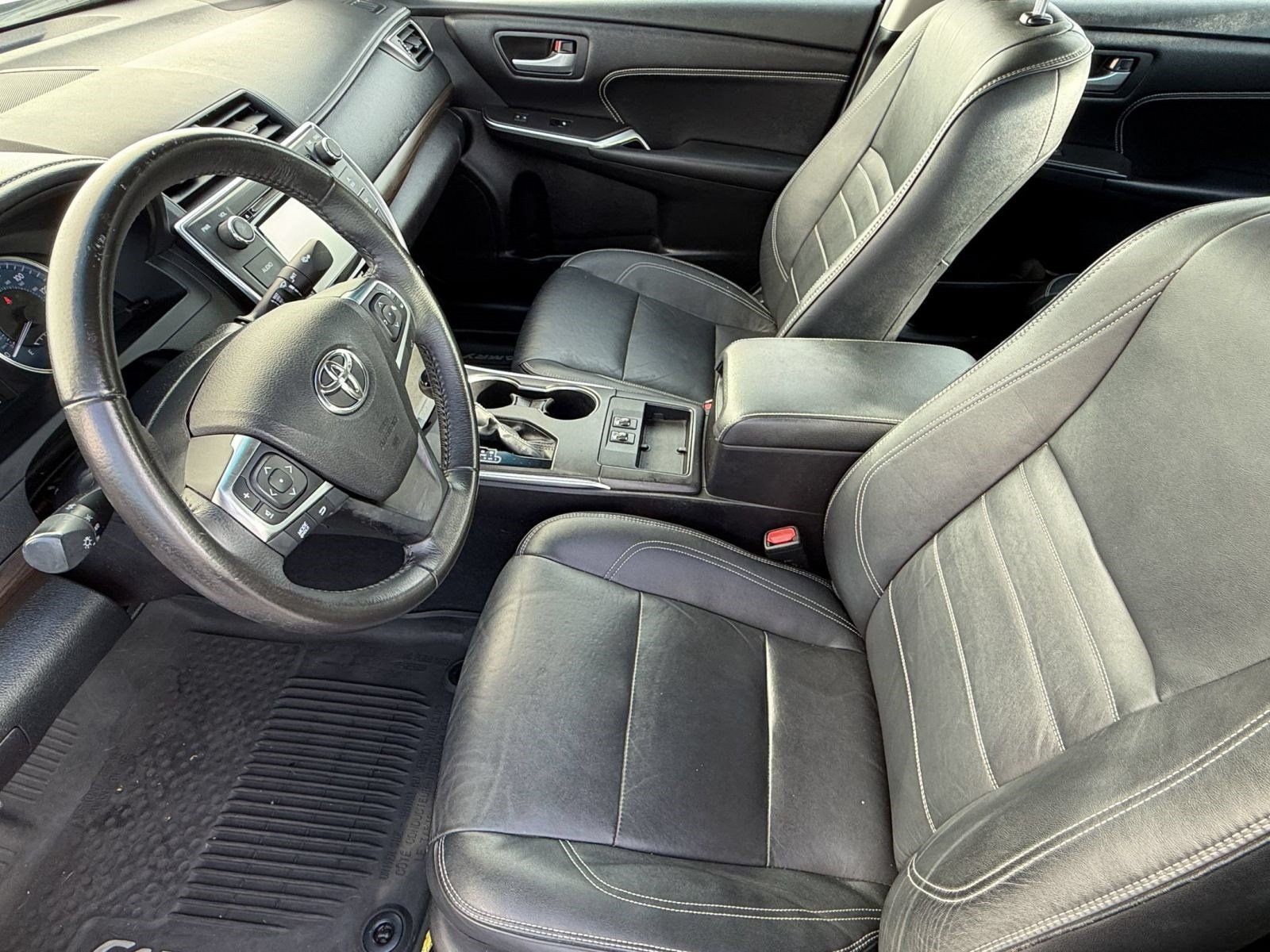 Used 2017 Toyota Camry XLE w/ Moonroof Package FWD image 5
