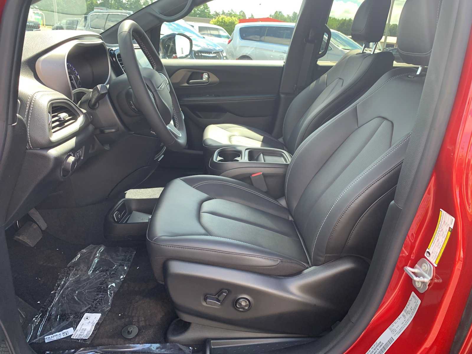 New 2027 Chrysler Pacifica Select FWD image 12