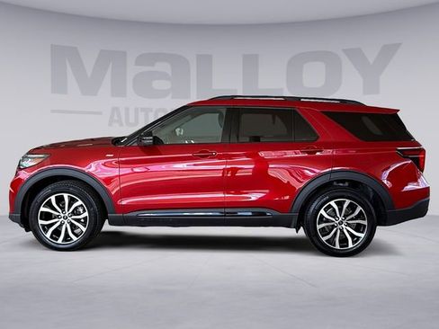 Used 2025 Ford Explorer ST-Line image 2