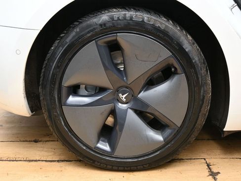 Used 2021 Tesla Model 3 Standard Range Plus image 41