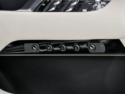 Used 2019 Rolls-Royce Wraith image 19