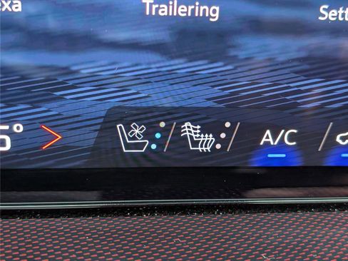 Used 2024 Chevrolet Traverse RS w/ LPO, Floor Liner Package image 31