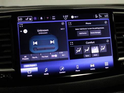 Used 2025 Chrysler Pacifica Select FWD image 26
