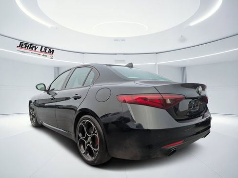 Used 2022 Alfa Romeo Giulia Ti image 5