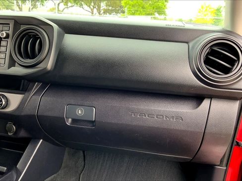 Used 2018 Toyota Tacoma SR w/ SR Convenience Package image 18