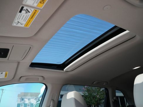 Used 2025 Honda CR-V EX-L image 8