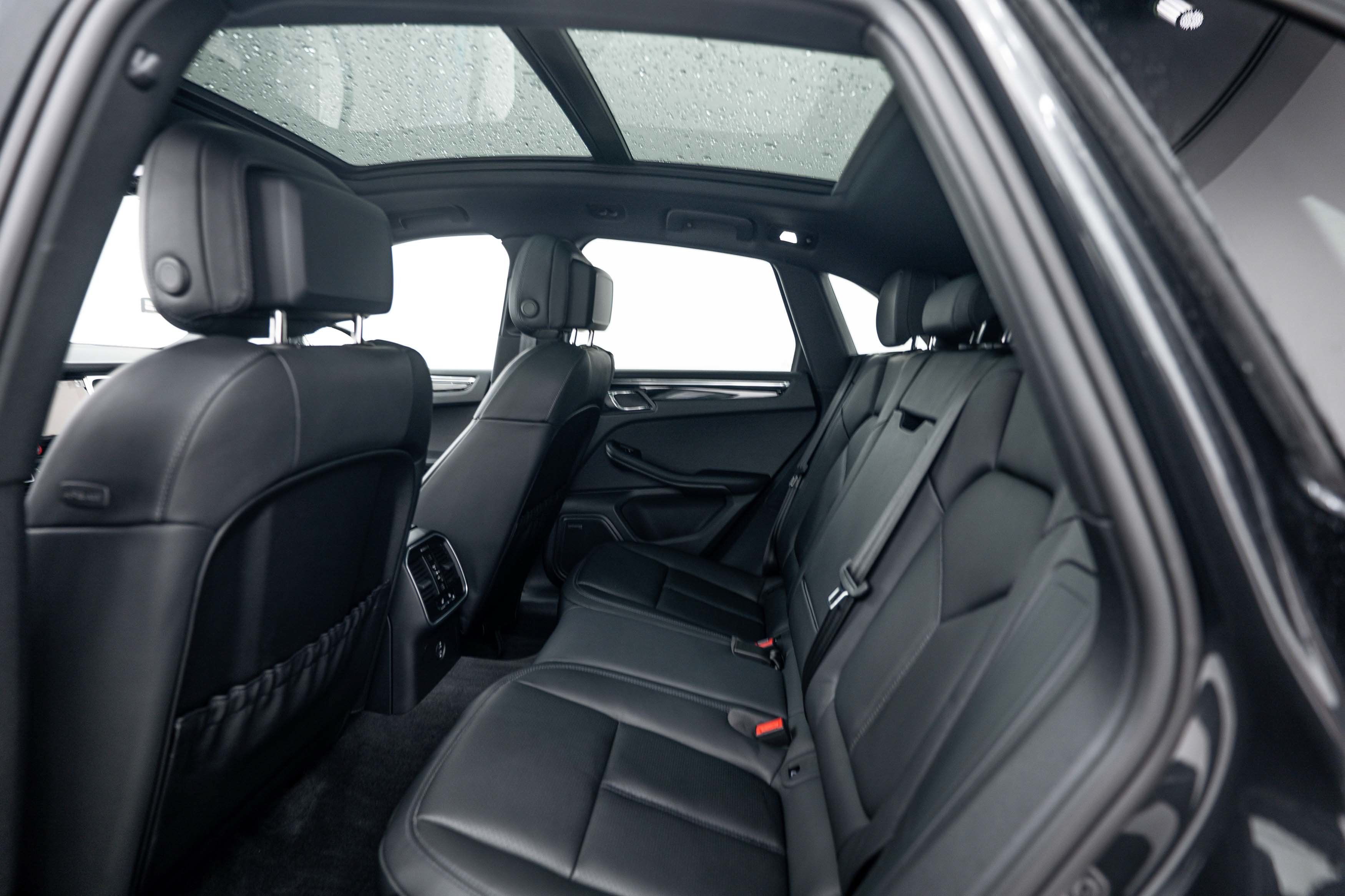 Certified 2026 Porsche Macan AWD/4WD image 19