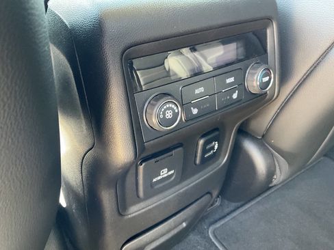 Used 2018 GMC Acadia Denali w/ Technology Package AWD/4WD image 19