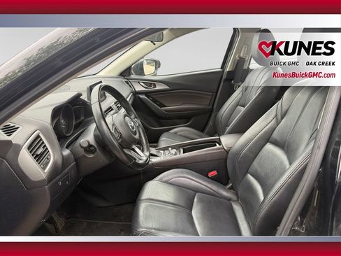 Used 2018 MAZDA MAZDA3 Touring FWD image 22