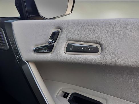 Used 2025 BMW iX M60 image 24