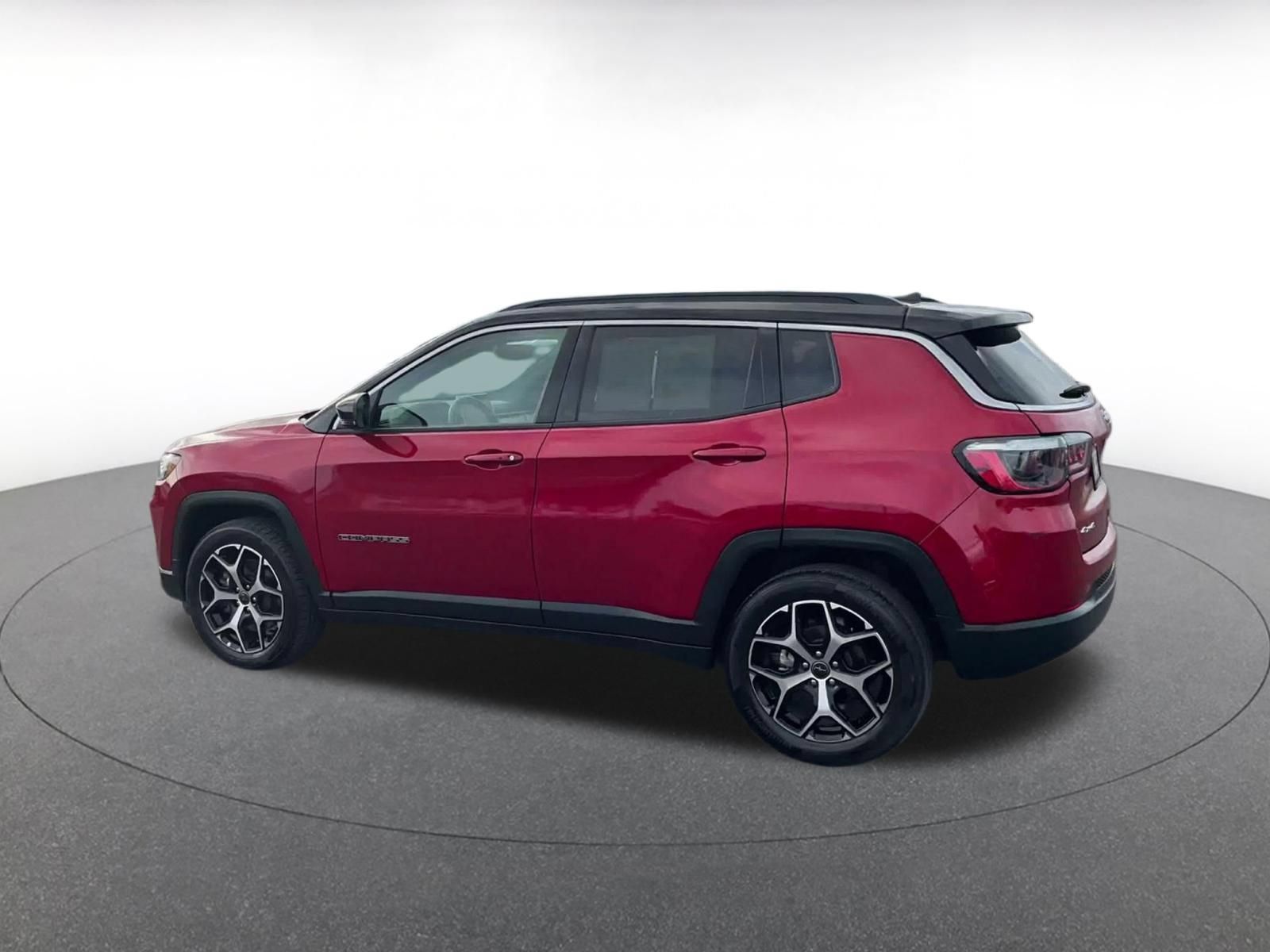 Used 2025 Jeep Compass Limited AWD/4WD image 9