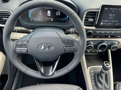 Used 2026 Hyundai Venue SEL FWD image 13