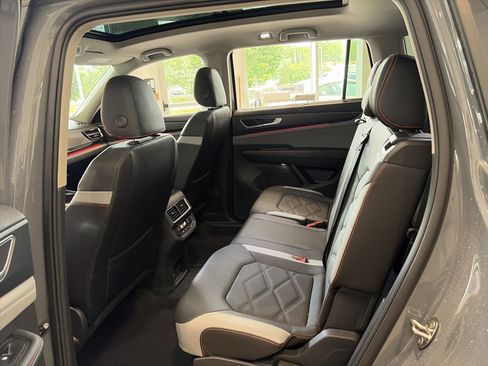 Used 2025 Volkswagen Atlas Peak Edition SE AWD/4WD image 25