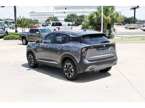 Used 2025 Nissan Kicks SV w/ SV Premium Package AWD/4WD image 4