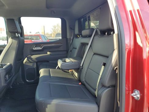 Used 2022 Chevrolet Silverado 1500 LT w/ Leather Package image 8