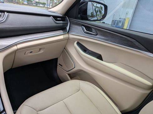 Certified 2022 Jeep Grand Cherokee L Limited RWD image 13